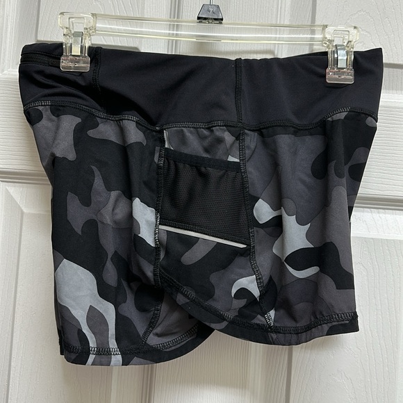 Athleta Ready Set Short *Camo - Picture 9 of 14